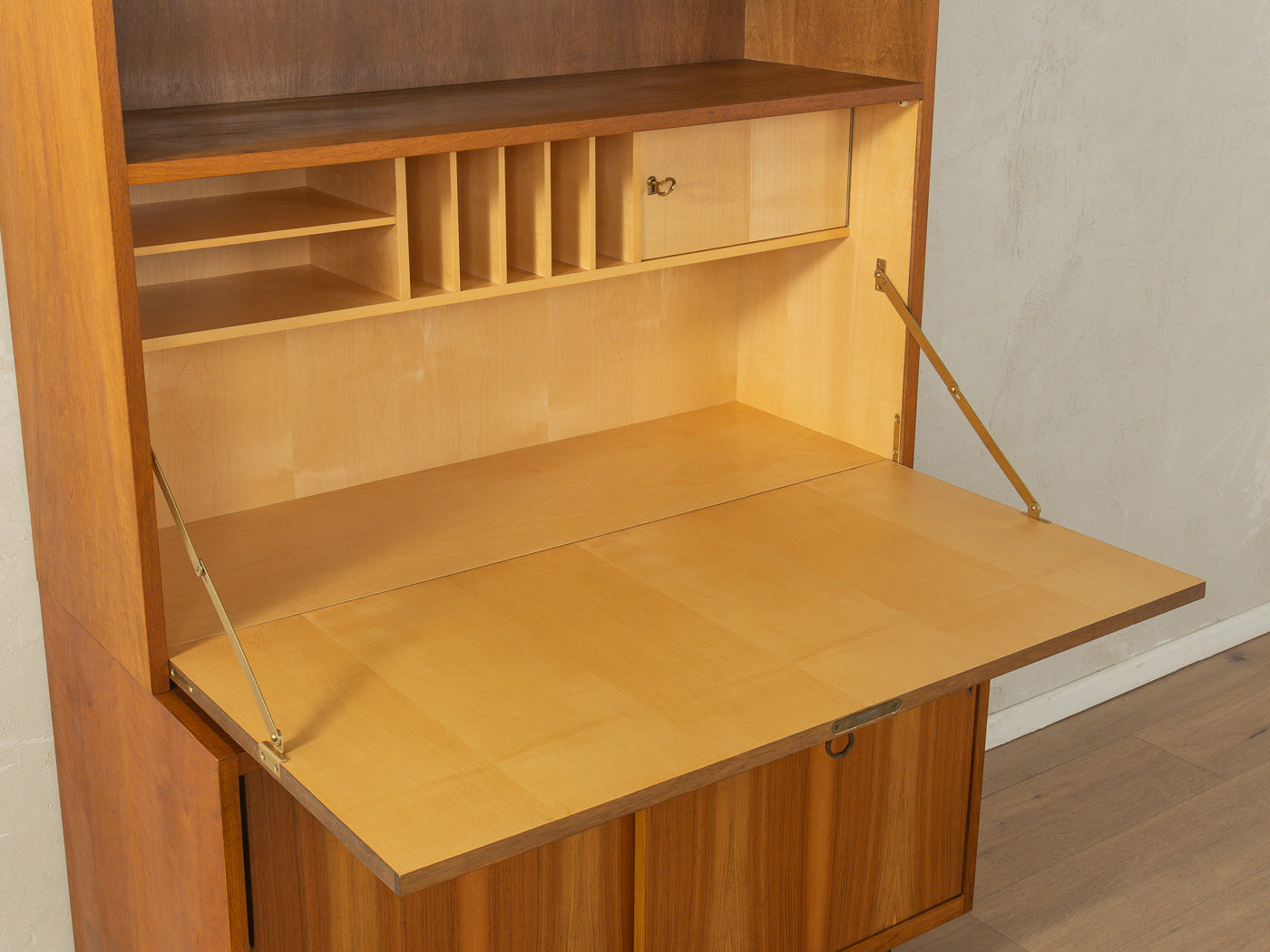 1950s Bureau