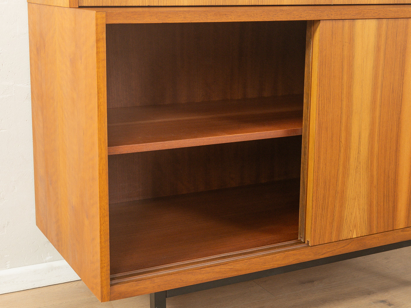 1950s Bureau