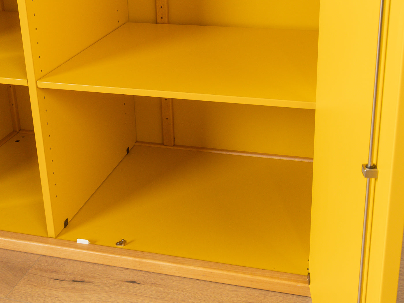 Flötotto Kleiderschrank