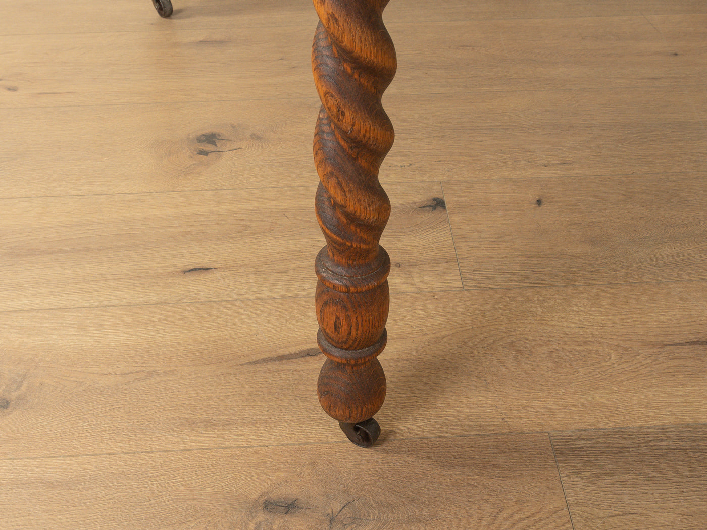 Victorian dining table, circa 1840