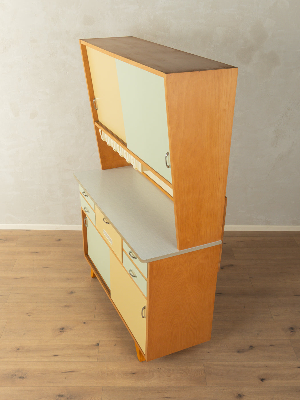 Zauberhafter Küchenschrank