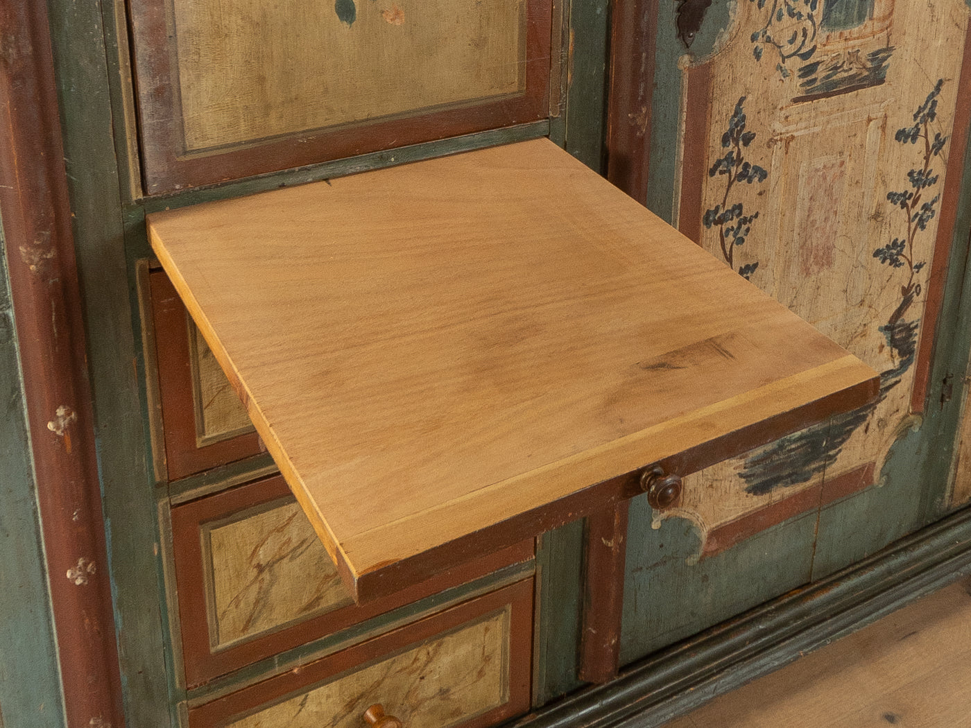 Antiker Kleiderschrank