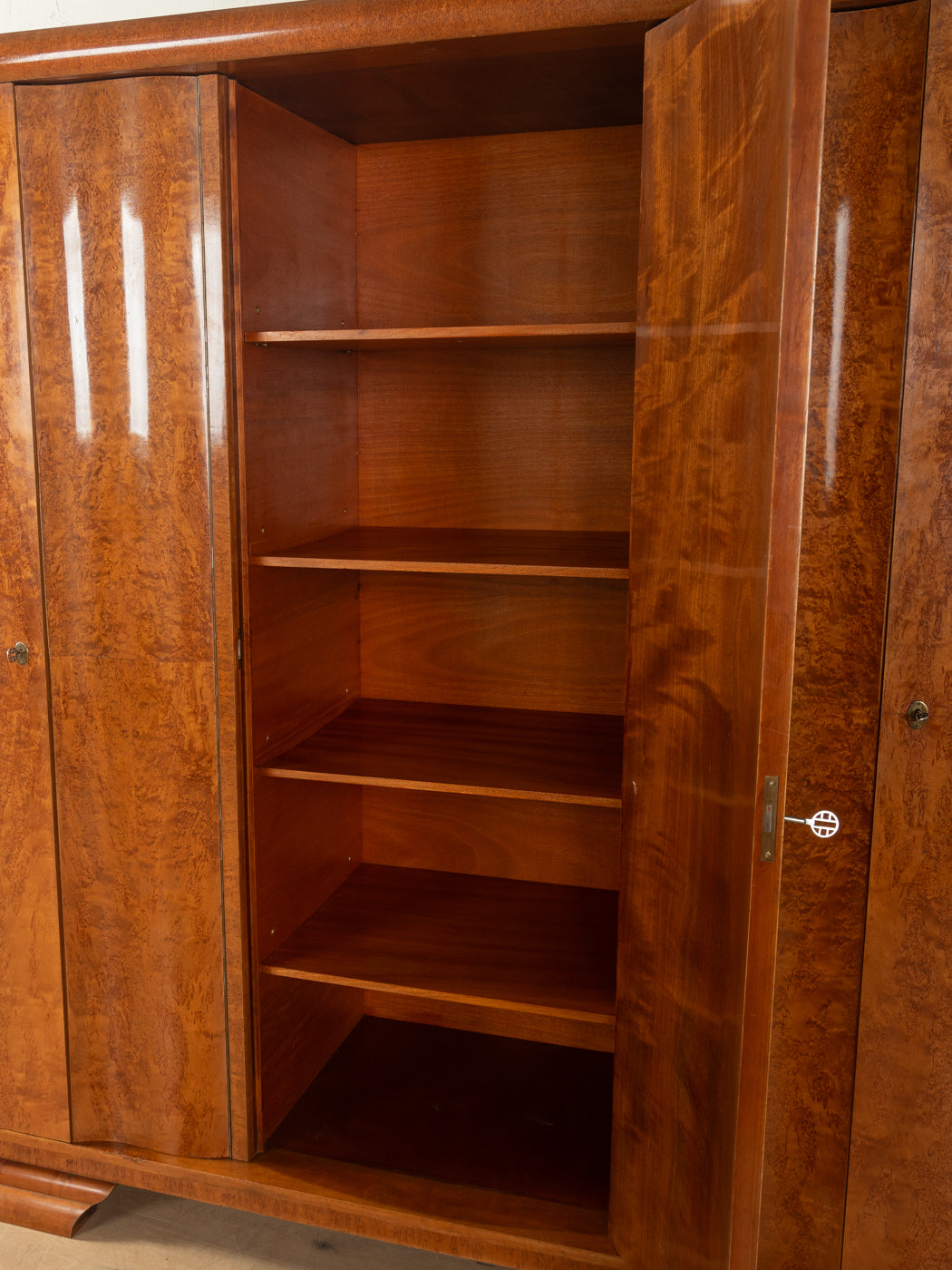 Art déco Kleiderschrank