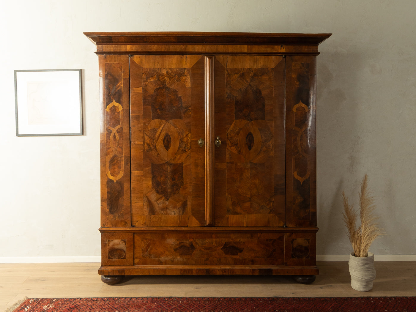 Barocker Kleiderschrank aus Nussholz, um 1760