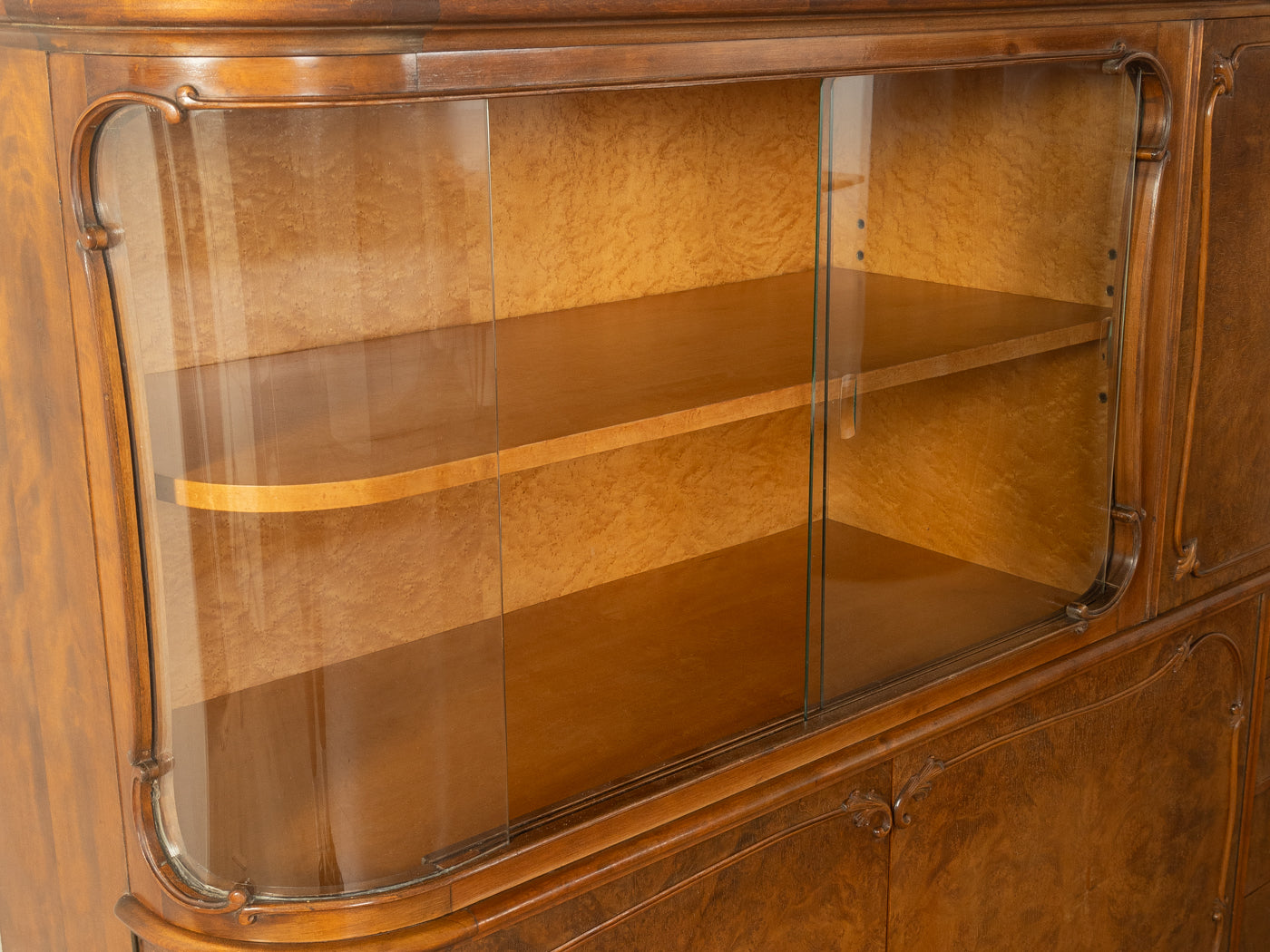 Antike 1930er Jahre Art déco Vitrine