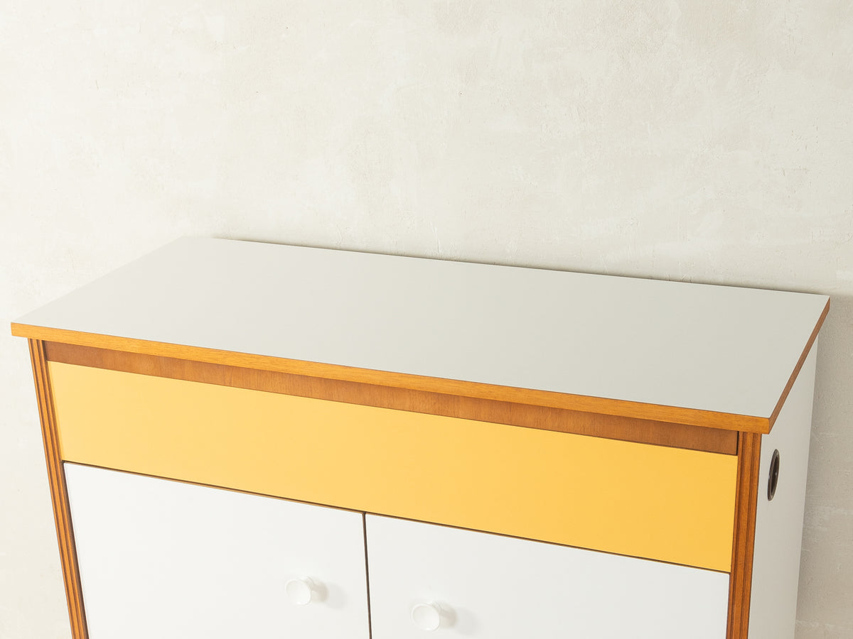 Space Age Rosita music cabinet, Dual turntable