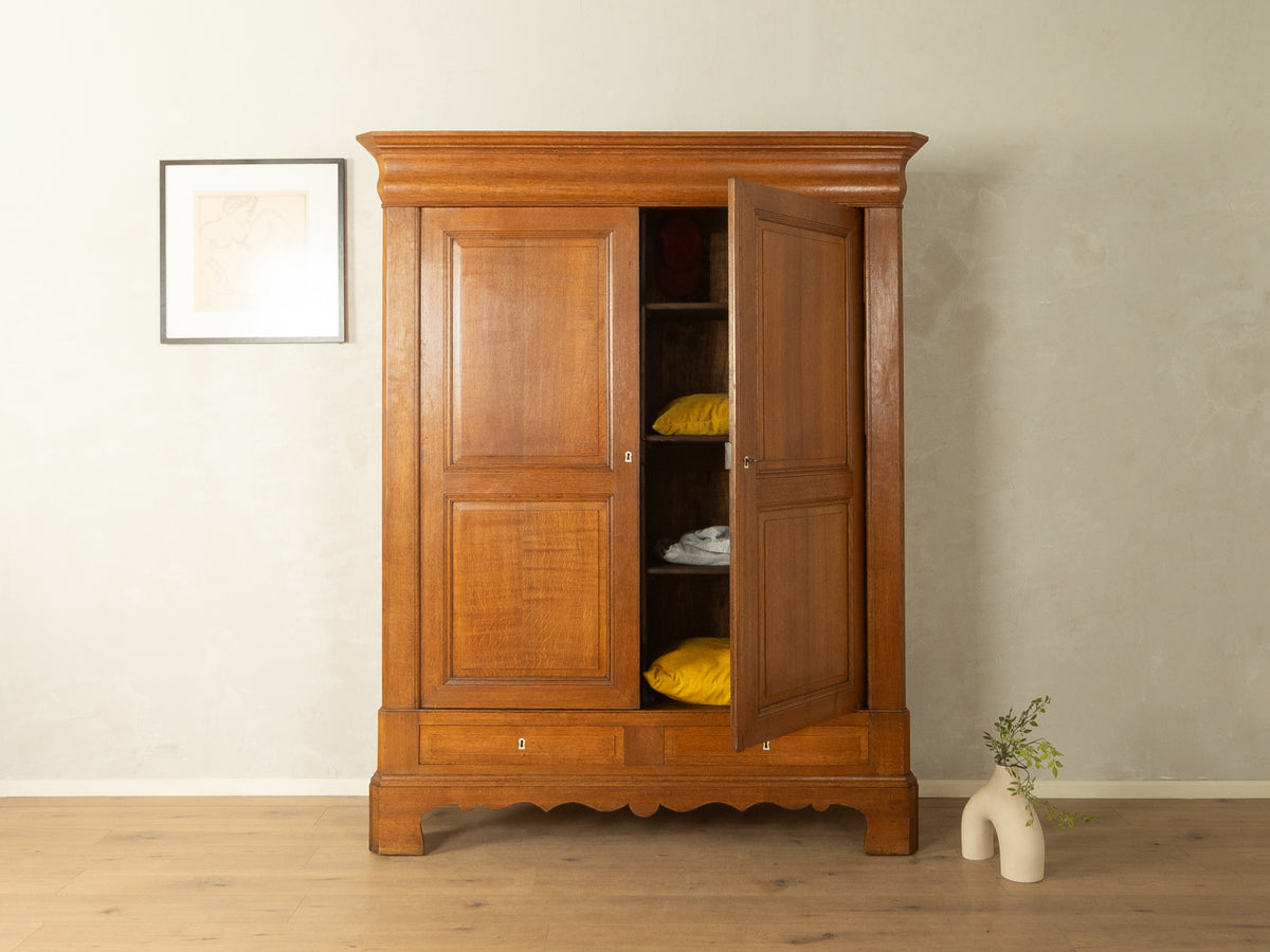 Antiker Kleiderschrank aus Eichenholz - Bild 1