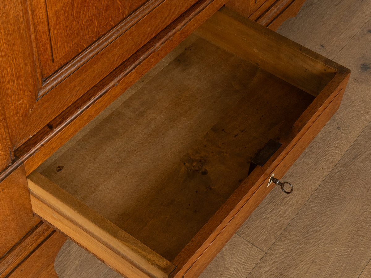 Antiker Kleiderschrank aus Eichenholz - Bild 7