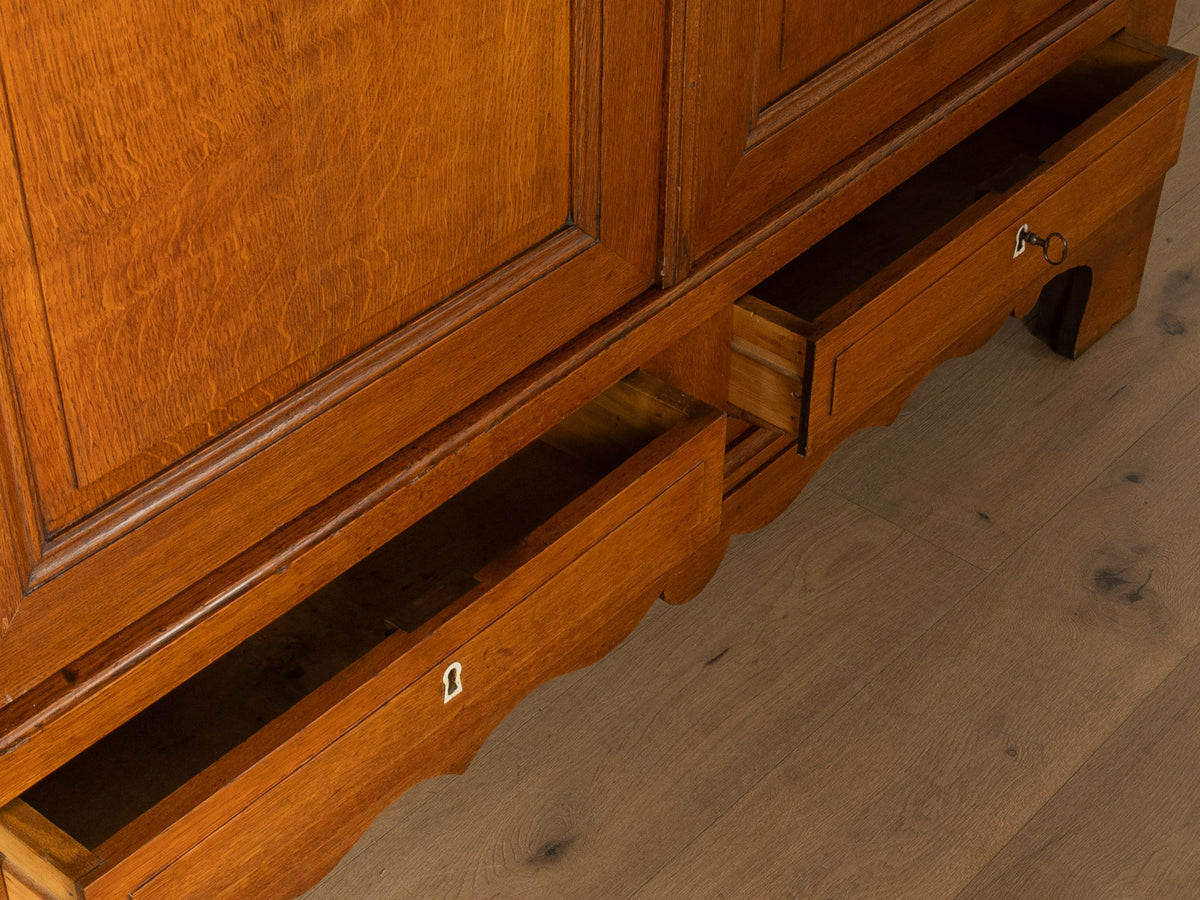 Antiker Kleiderschrank aus Eichenholz - Bild 5