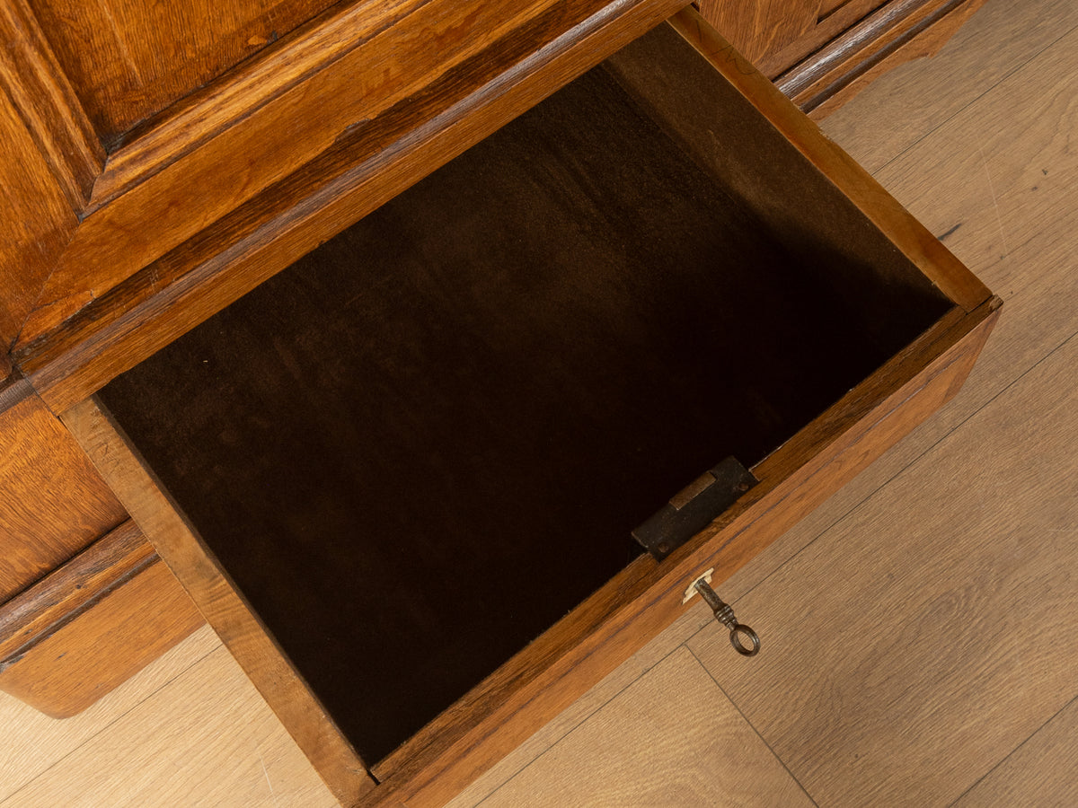 Antiker Kleiderschrank aus Eichenholz - Bild 8