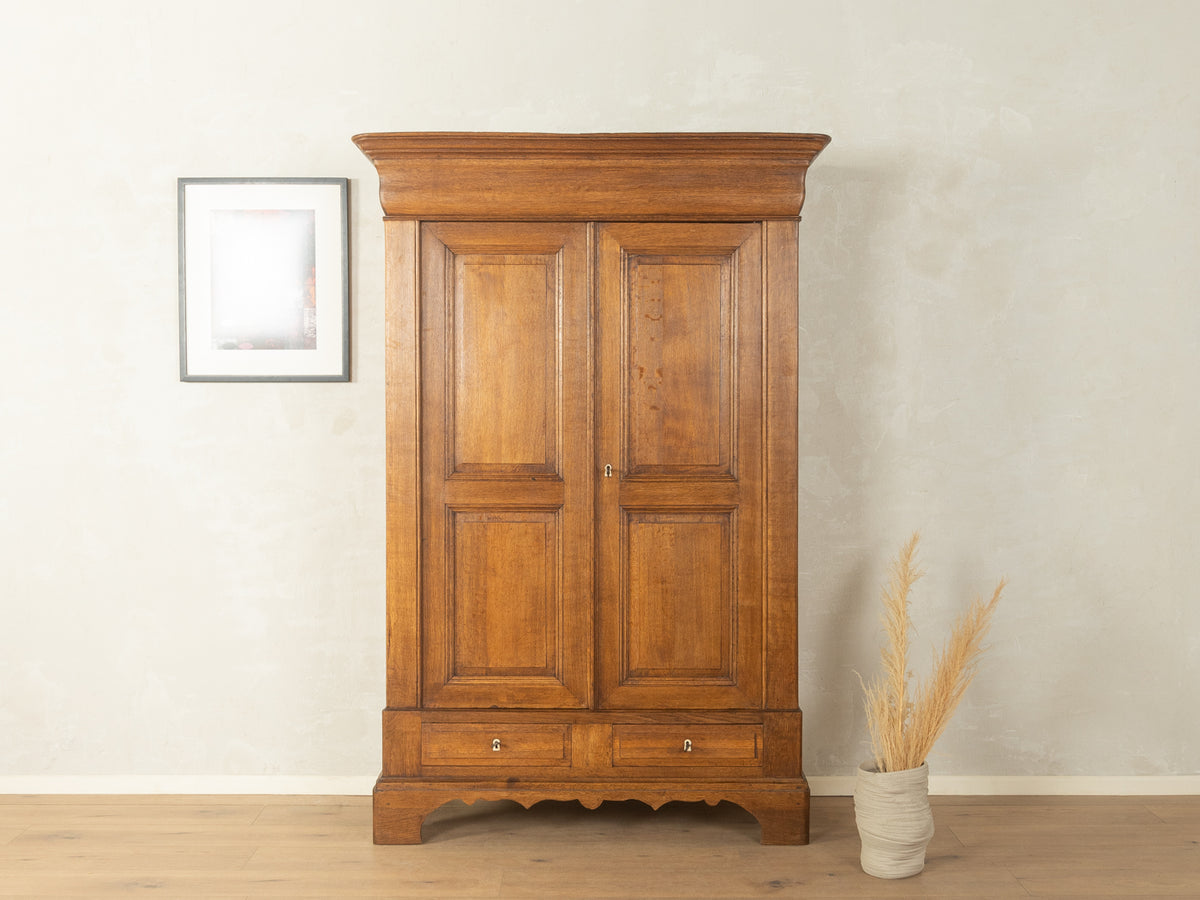Antiker Kleiderschrank aus Eichenholz - Bild 1