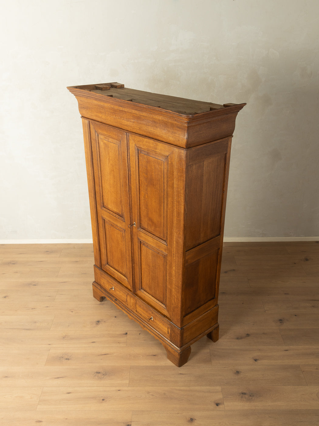 Antiker Kleiderschrank aus Eichenholz - Bild 4