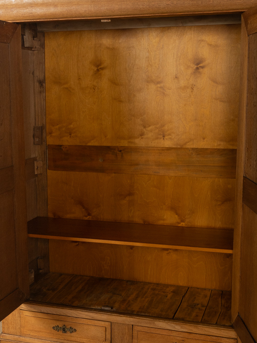 Antiker Kleiderschrank aus Eichenholz - Bild 7