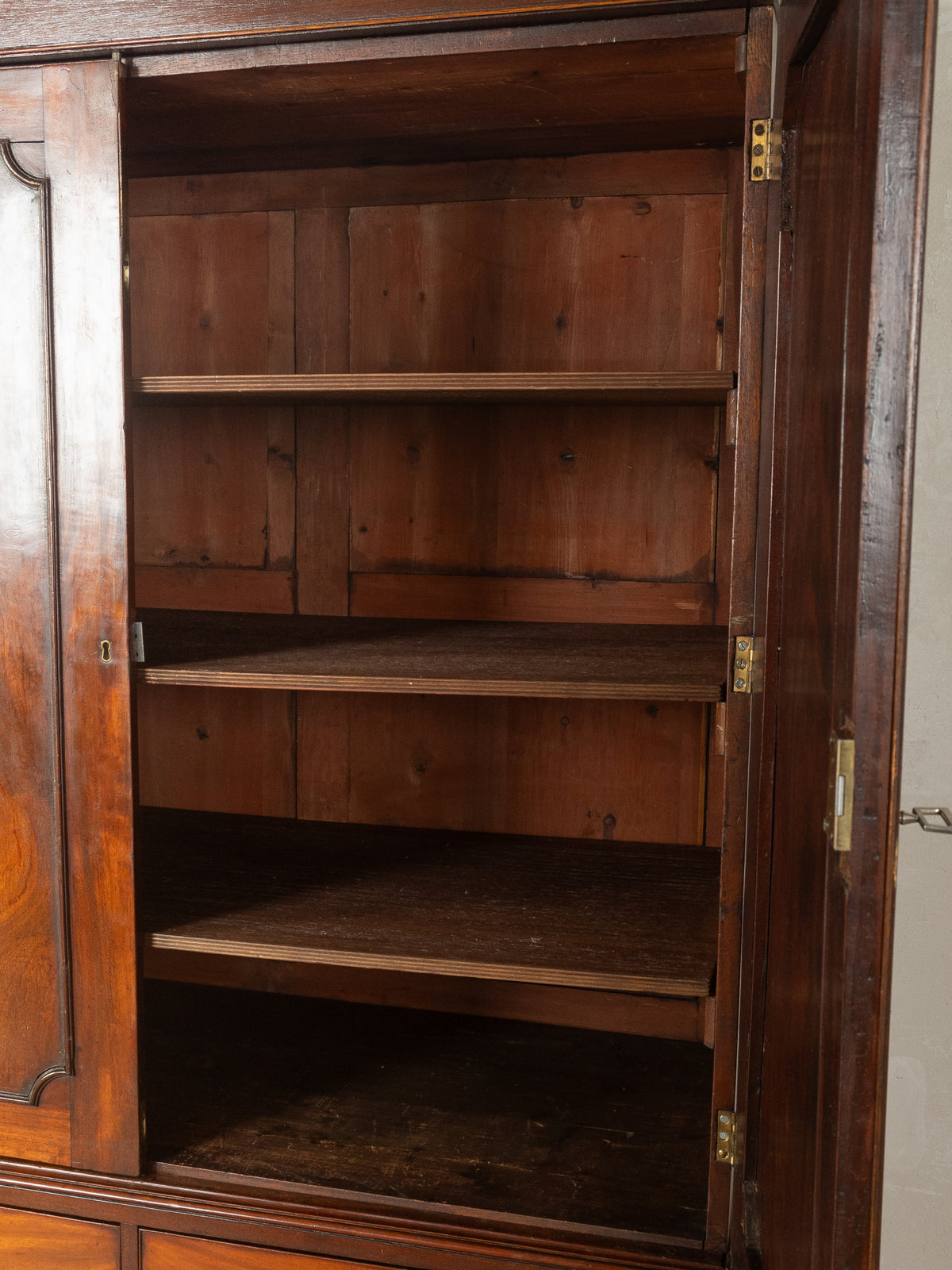 Kleiderschrank im Viktorianischer-Stil - Bild 7