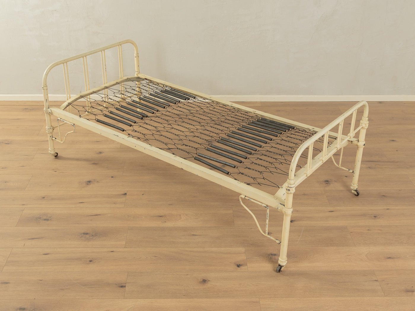 1920er Jahre Bett - Mid Century Friends - Vintage - Retro - Mid Century