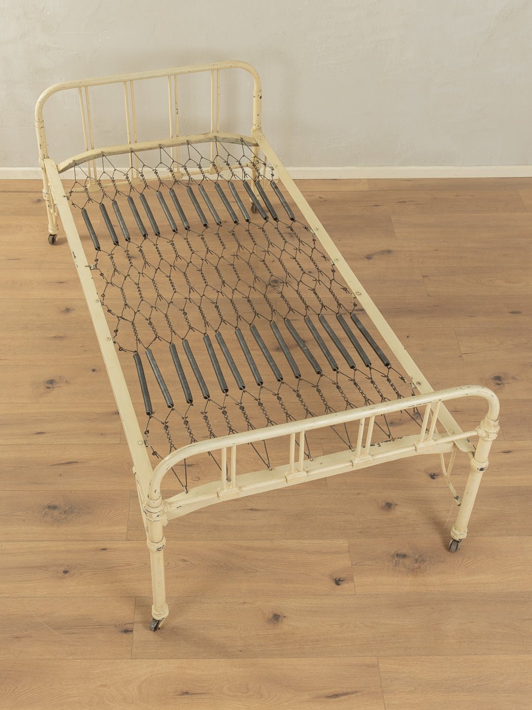 1920er Jahre Bett - Mid Century Friends - Vintage - Retro - Mid Century
