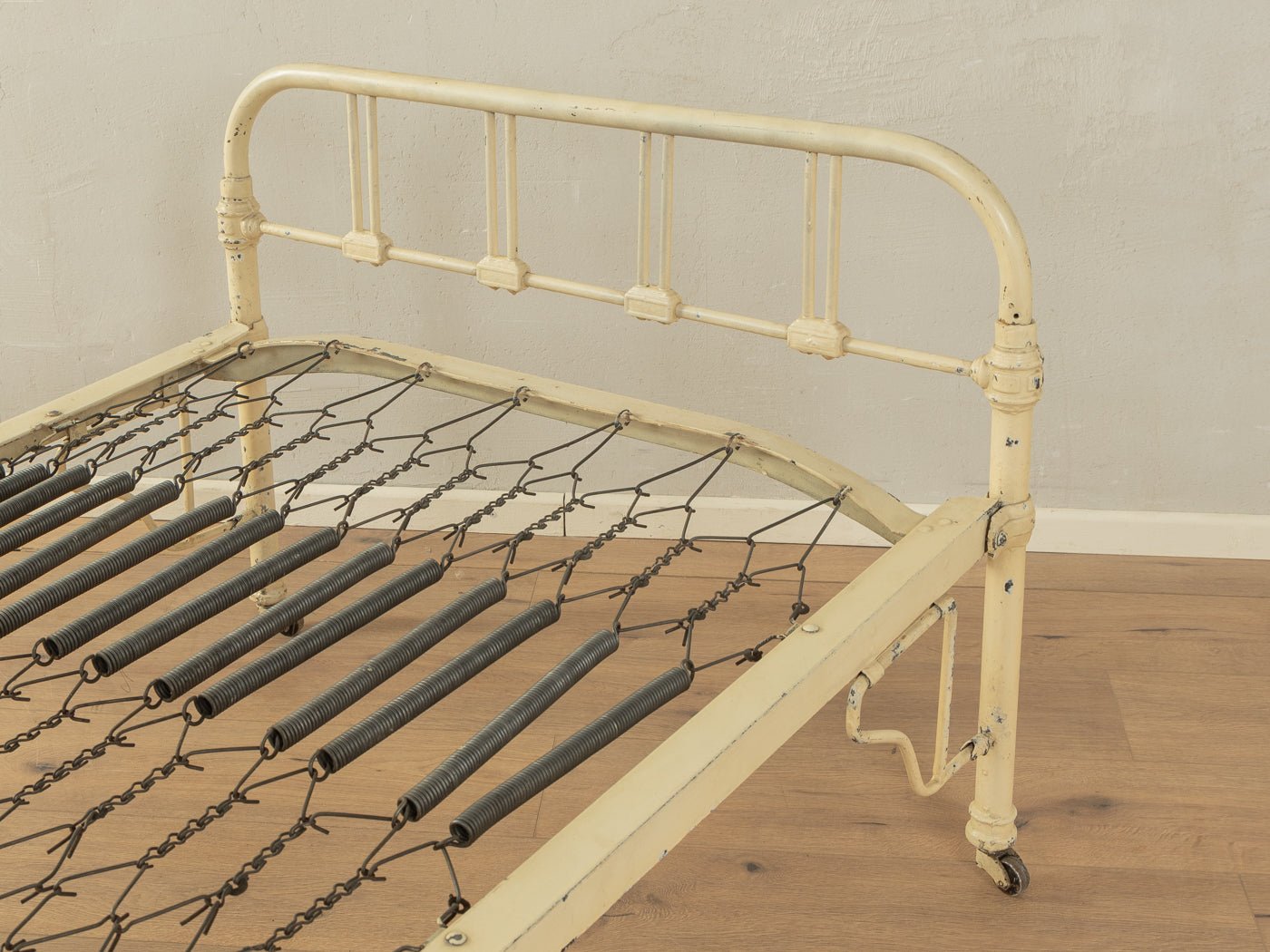 1920er Jahre Bett - Mid Century Friends - Vintage - Retro - Mid Century