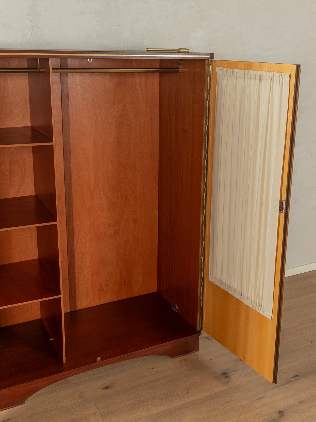 1950er Jahre Kleiderschrank - Mid Century Friends - Vintage - Retro - Mid Century