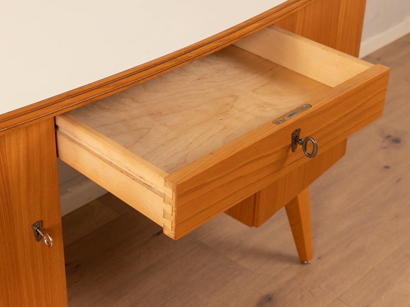 1950er Jahre Schreibtisch - Mid Century Friends - Vintage - Retro - Mid Century