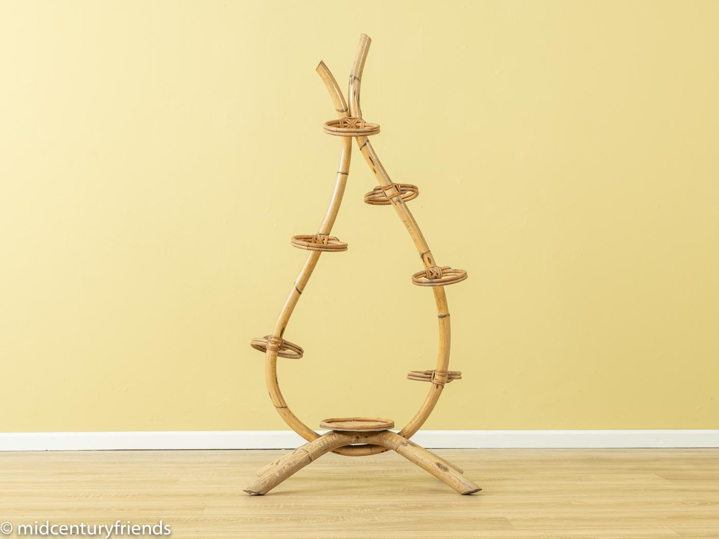 Wundervolle Blumenetagere