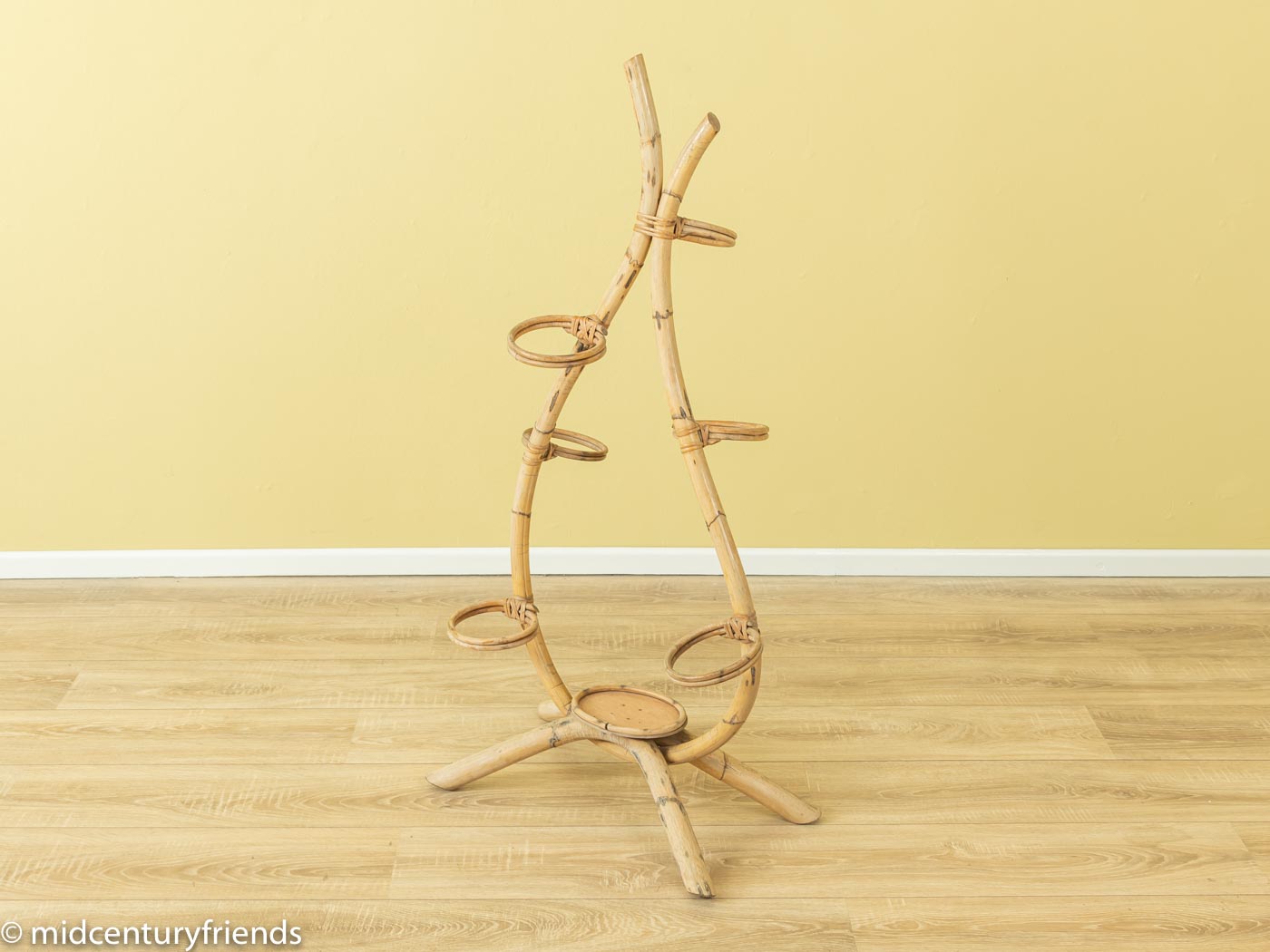Wundervolle Blumenetagere