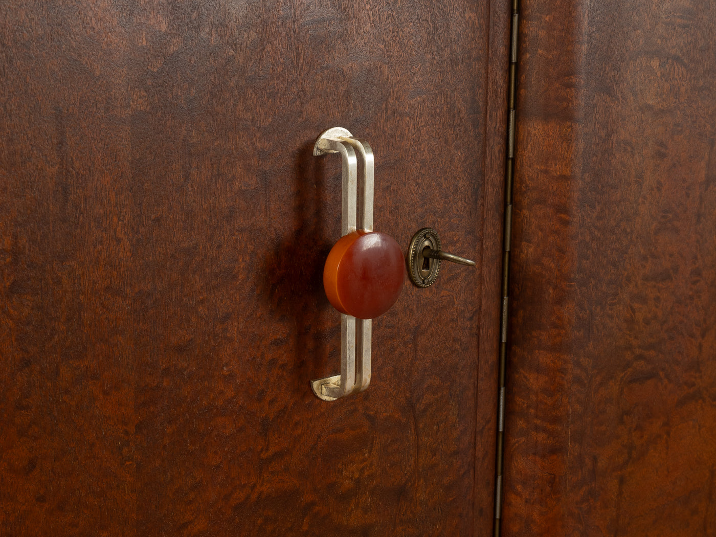 Art déco Kleiderschrank