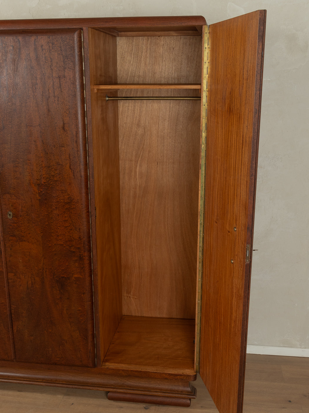 Art déco Kleiderschrank