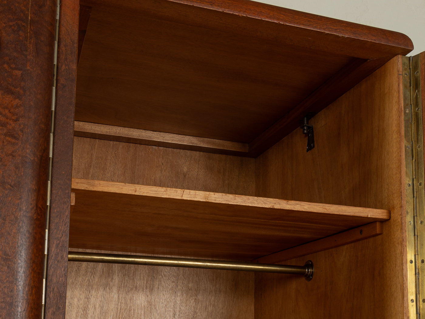 Art déco Kleiderschrank