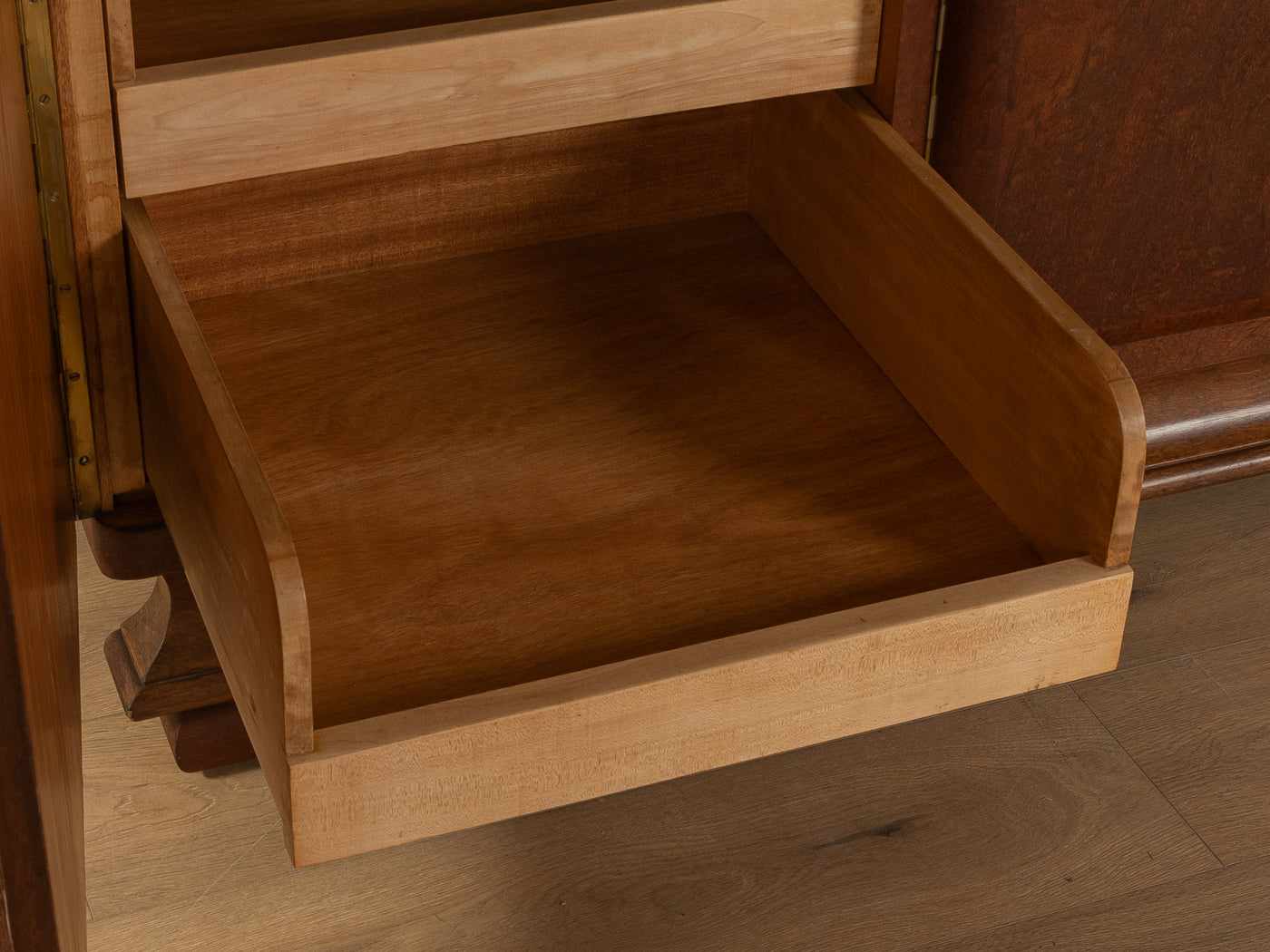 Art déco Kleiderschrank