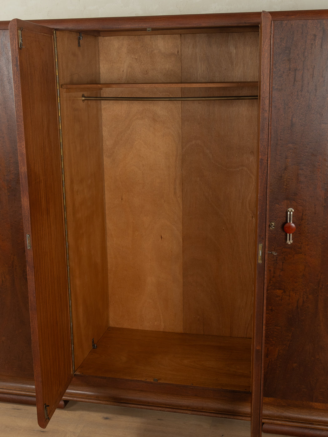 Art déco Kleiderschrank