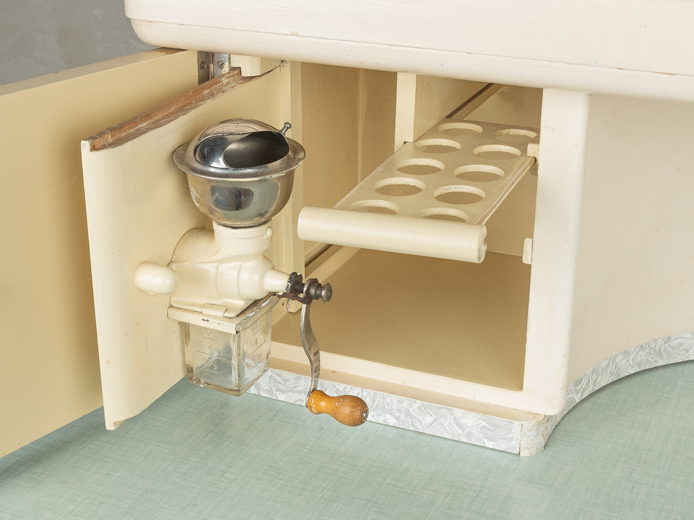 Einzigartiger Art Déco Küchenschrank