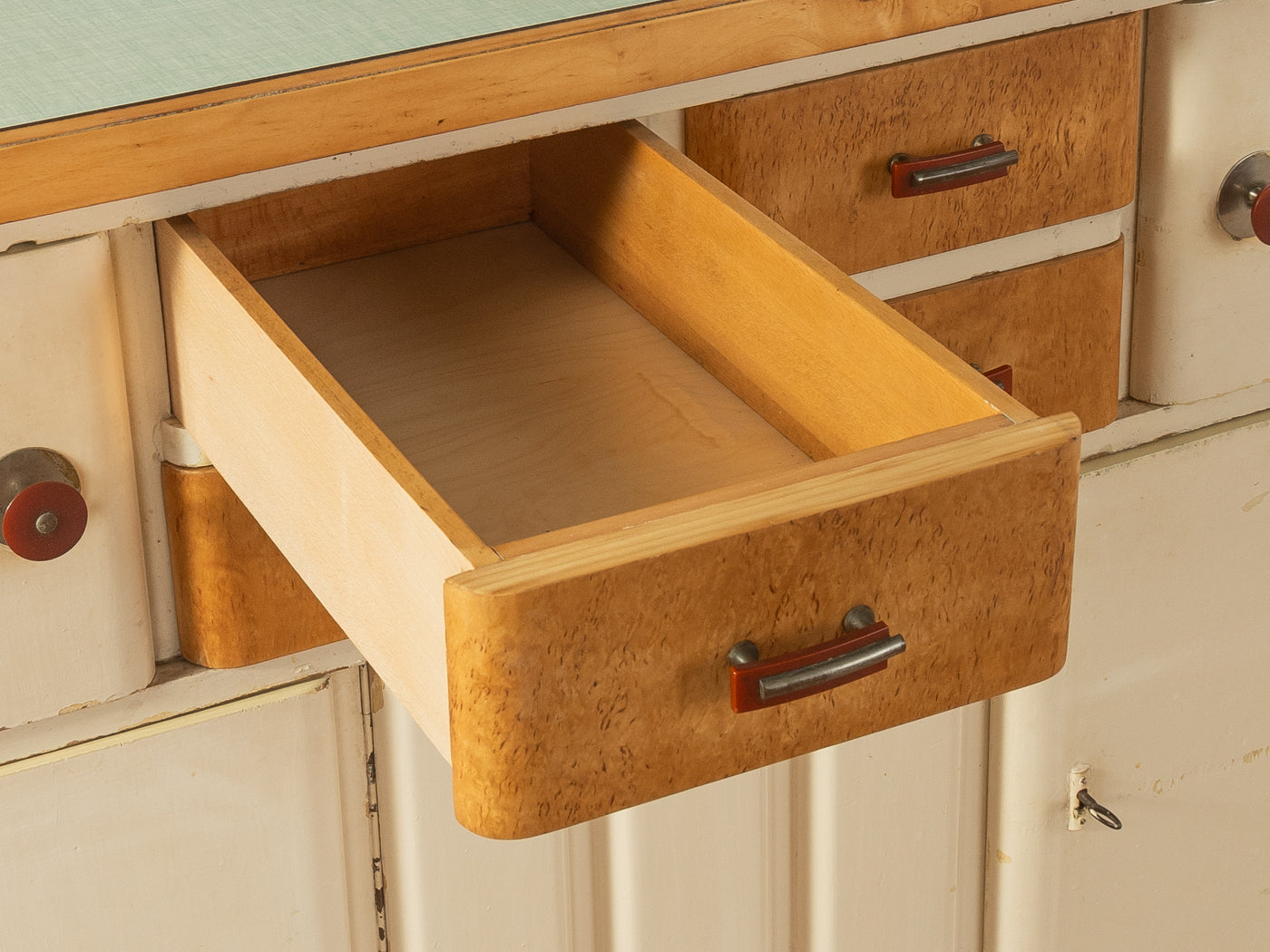 Einzigartiger Art Déco Küchenschrank