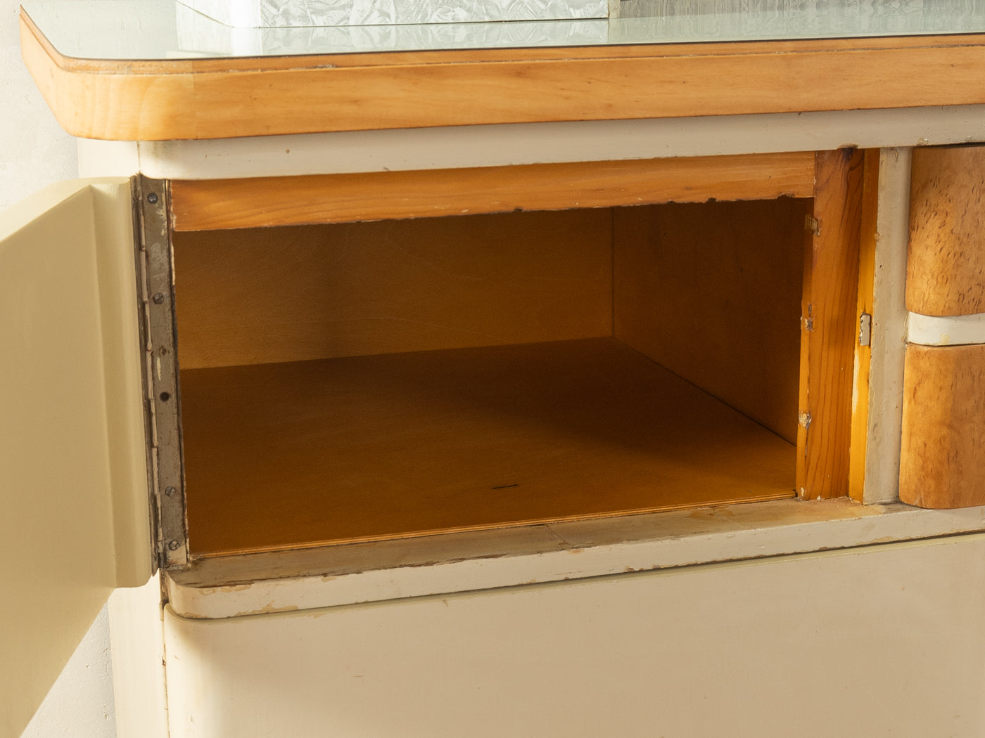 Einzigartiger Art Déco Küchenschrank