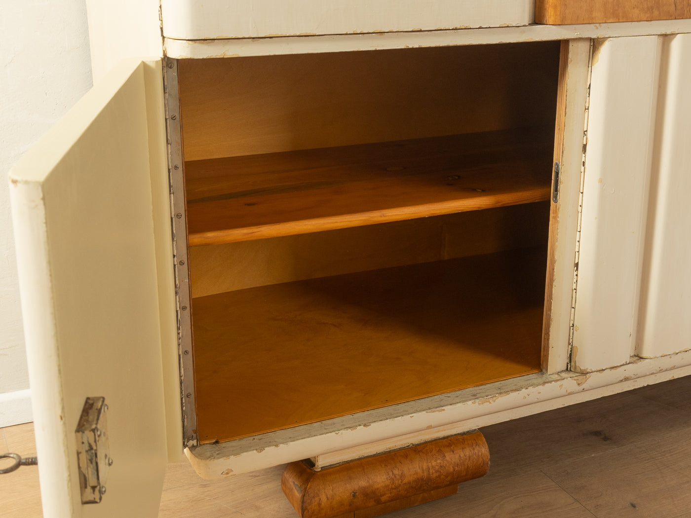 Einzigartiger Art Déco Küchenschrank
