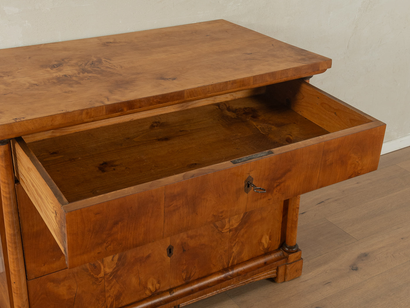 1830s Biedermeier chest of drawers