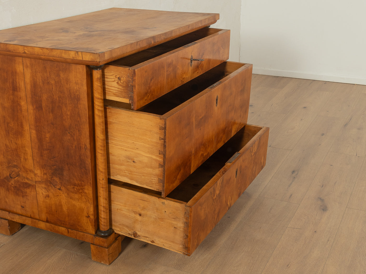 1830s Biedermeier chest of drawers
