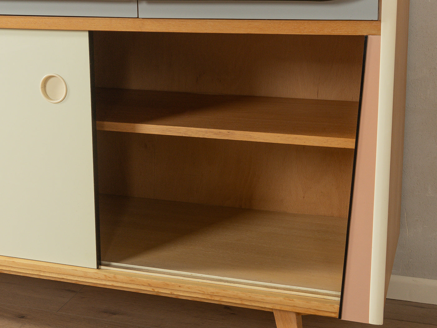 Zauberhafter Küchenschrank