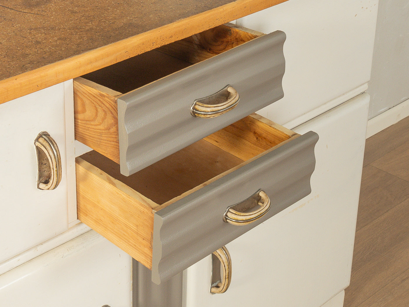 1920er Jahre Art Déco Küchenschrank