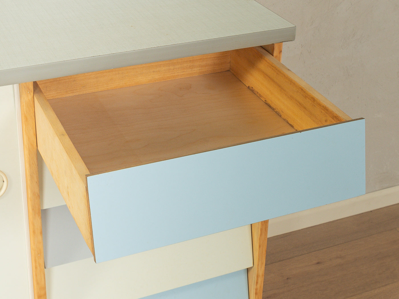 Zauberhafter 1950er Jahre Küchenschrank