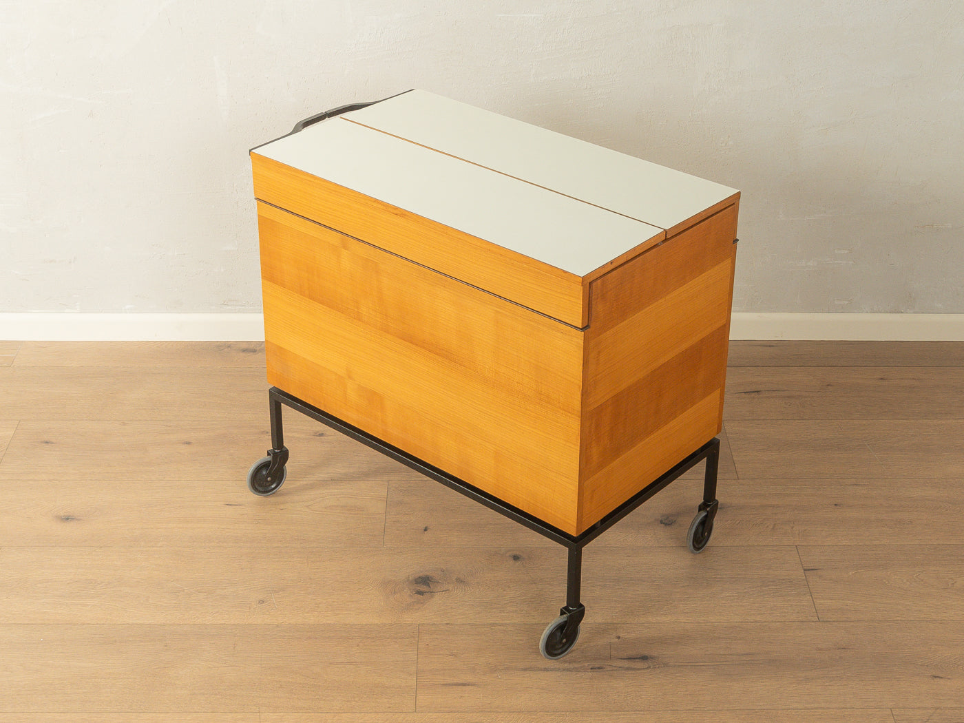 1960er Jahre Barwagen, Hausbar