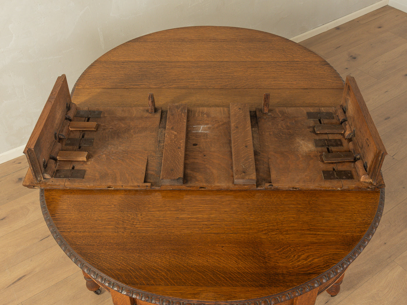 Victorian dining table, circa 1840