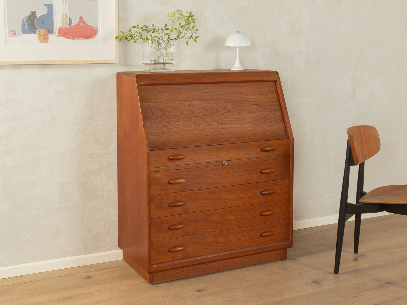 1980s bureau, Dyrlund