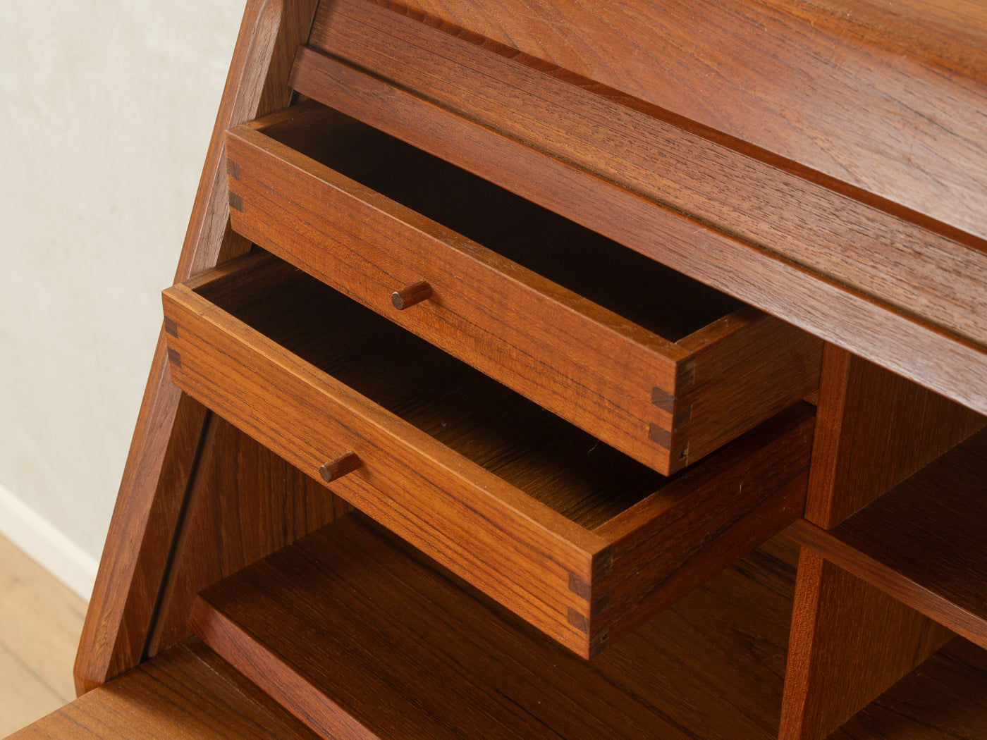 1980er Jahre Sekretär, Dyrlund