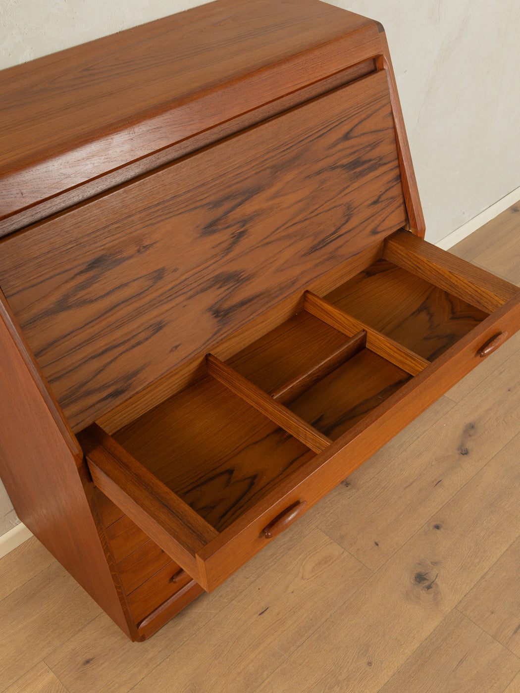 1980er Jahre Sekretär, Dyrlund