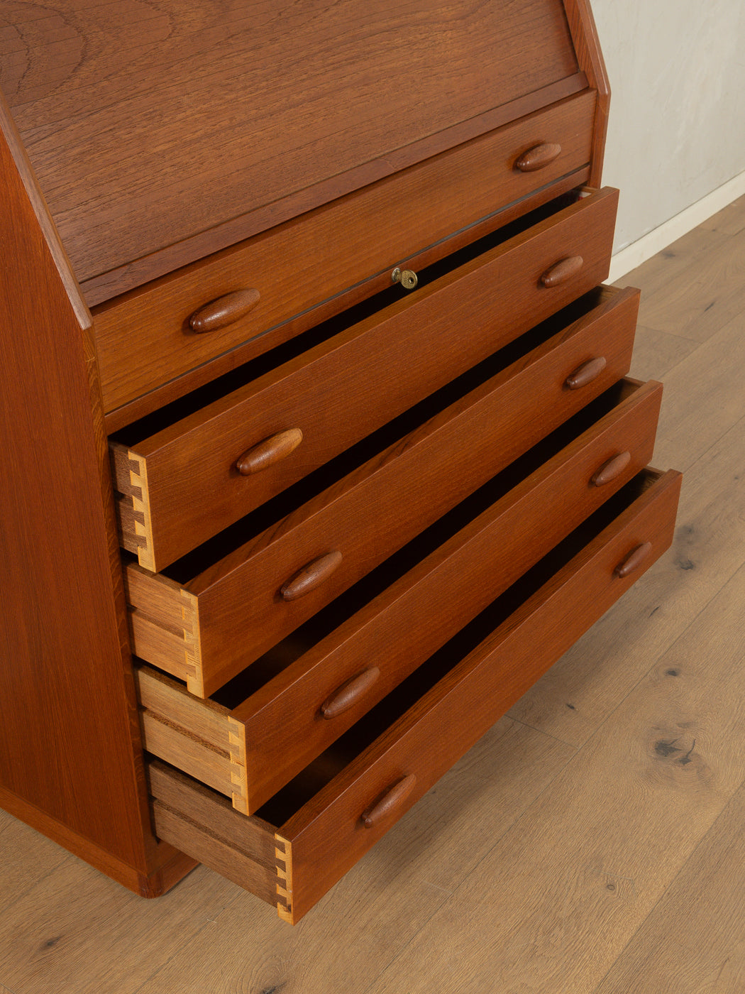 1980er Jahre Sekretär, Dyrlund