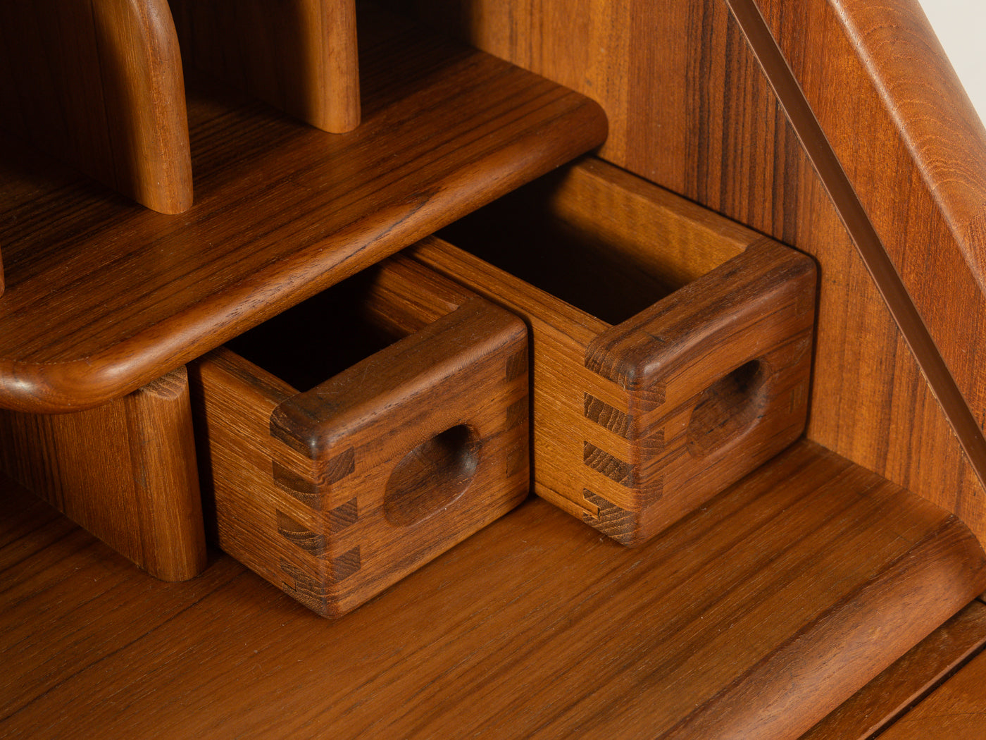 1980er Jahre Sekretär, Dyrlund