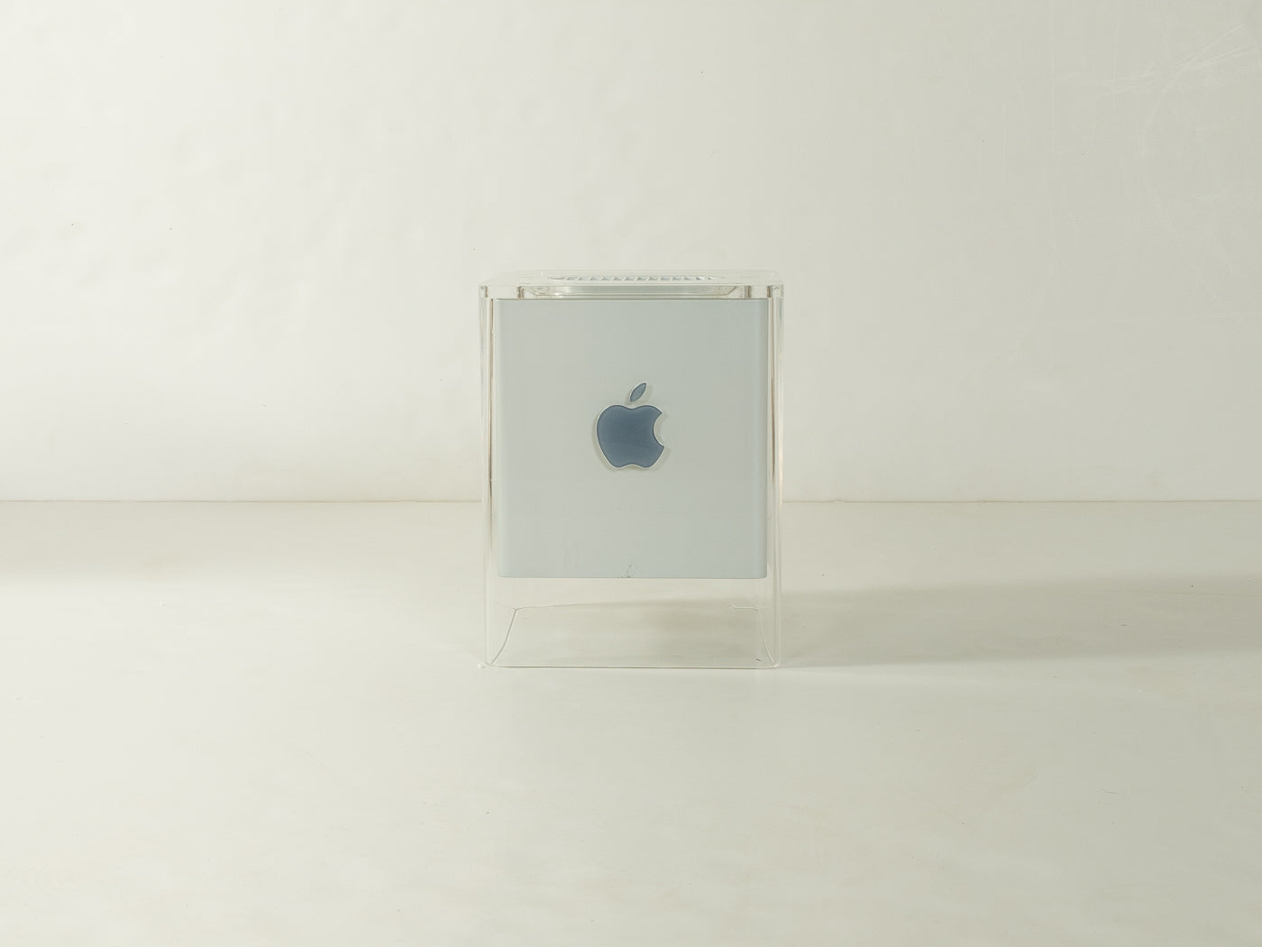 Power Mac G4 Cube & 17'' Studio Display, Apple