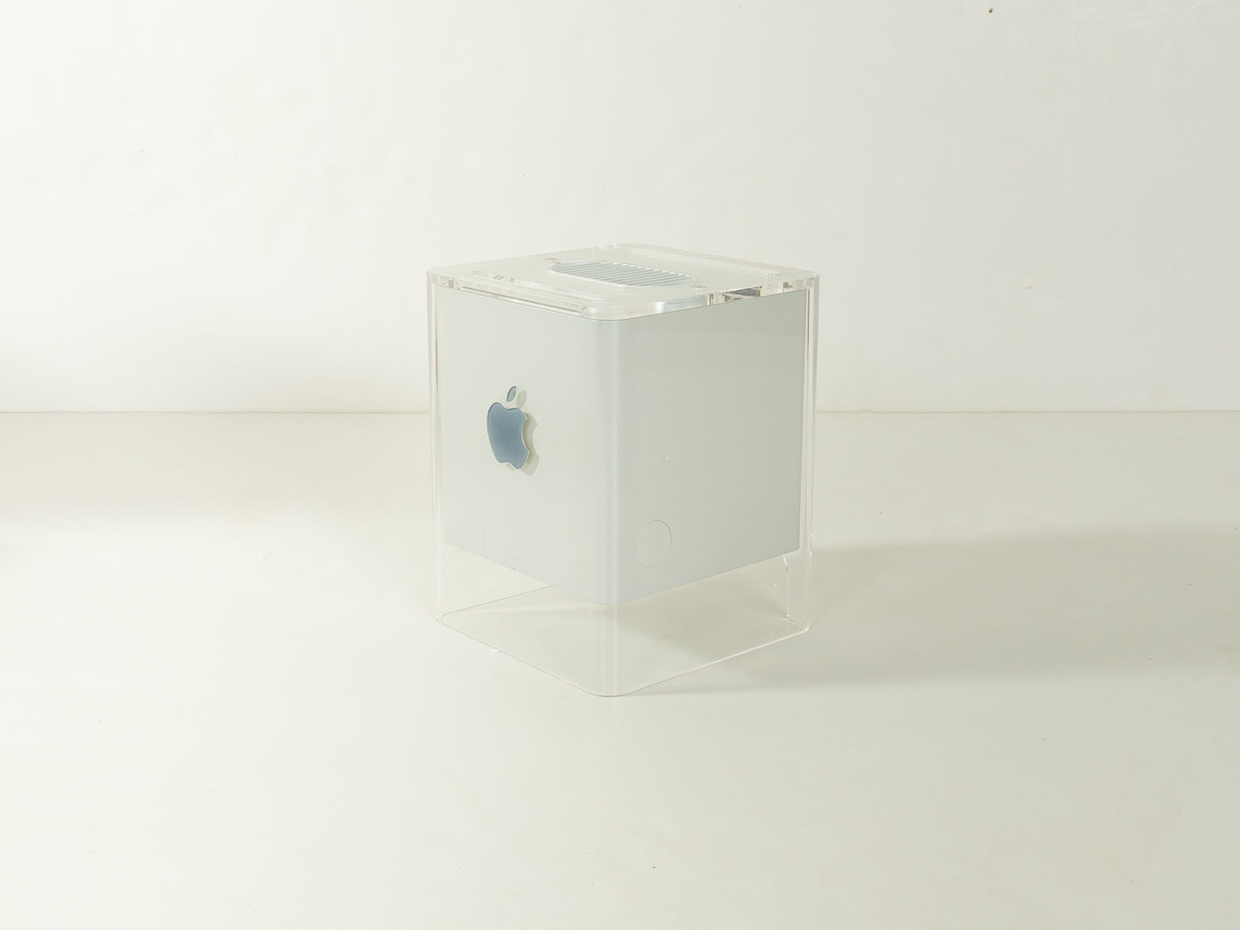 Power Mac G4 Cube & 17'' Studio Display, Apple