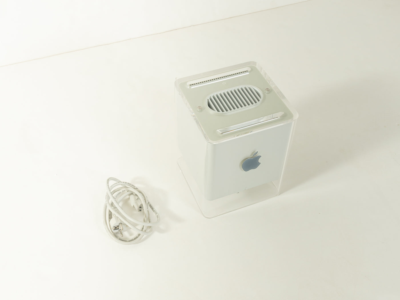 Power Mac G4 Cube & 17'' Studio Display, Apple