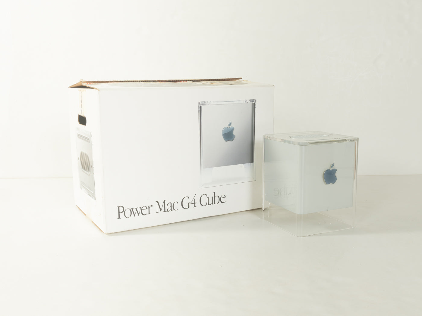 Power Mac G4 Cube & 17'' Studio Display, Apple